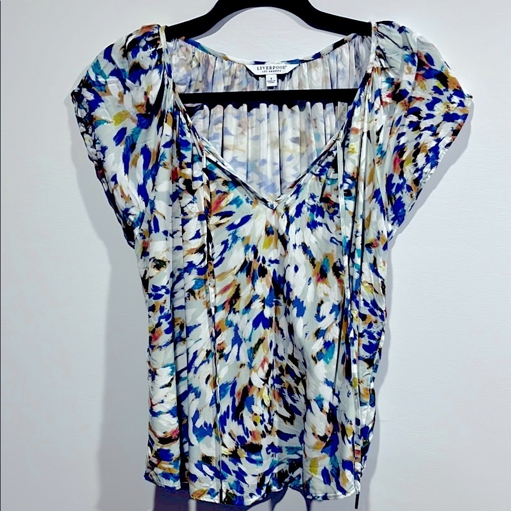 Liverpool flutter short sleeve printed V-Neck Top with tie size small